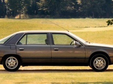35 lat Renault 25
